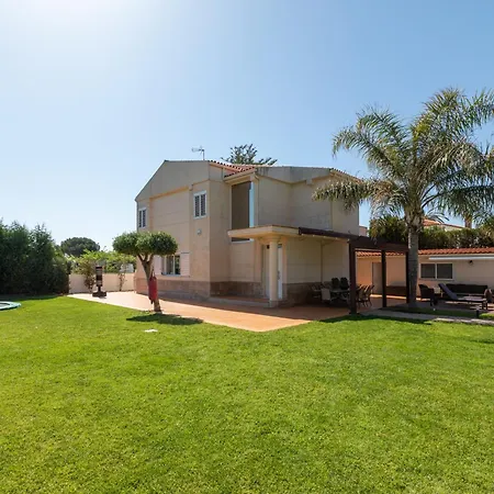 Villa Casa Junto Al Mar Con Jardin